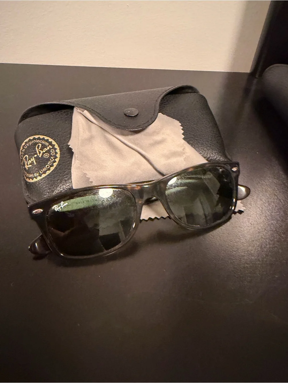 Ray-Ban Wayfarer Sunglasses in Tortoiseshell Frame with Green Lenses